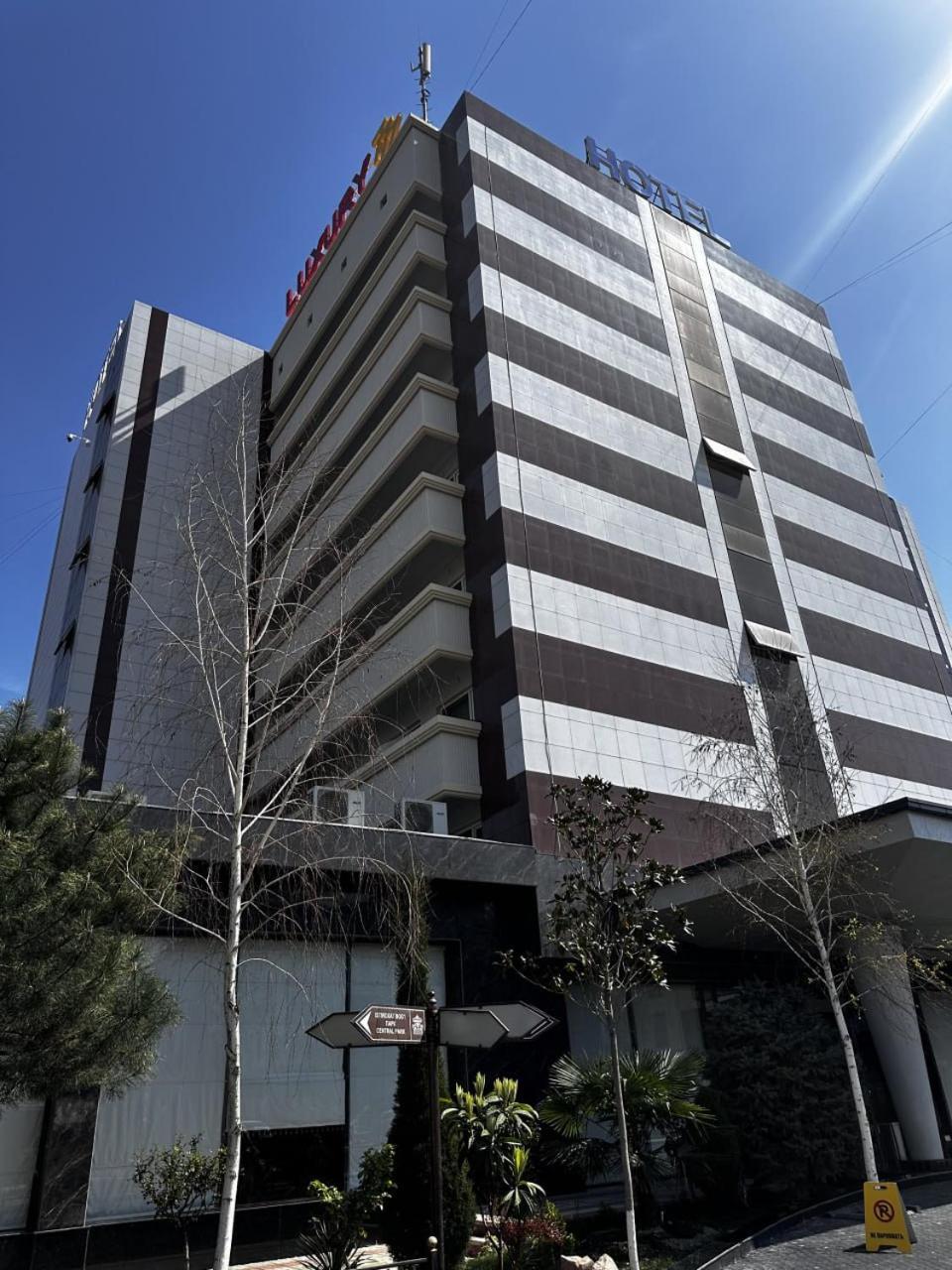 Ziyorat Luxury Hotel フェルガナ エクステリア 写真