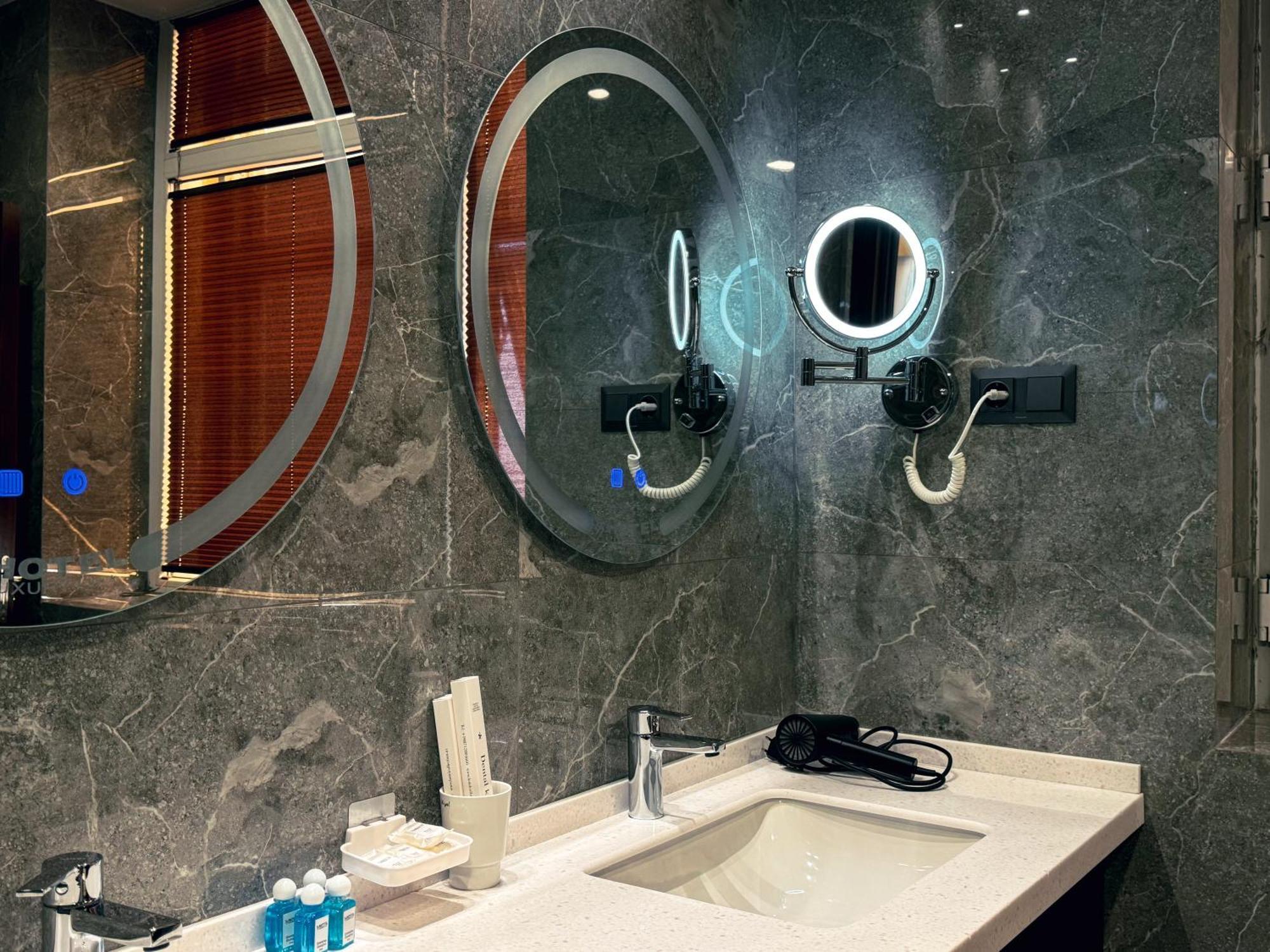 Ziyorat Luxury Hotel フェルガナ エクステリア 写真
